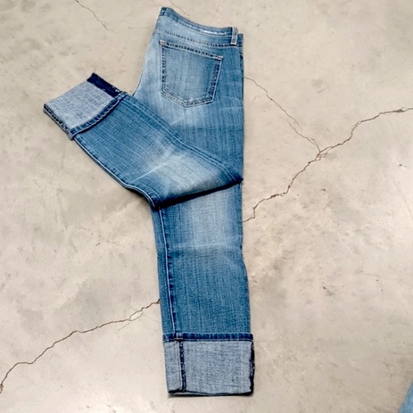 Current, - Picture 1 of 2